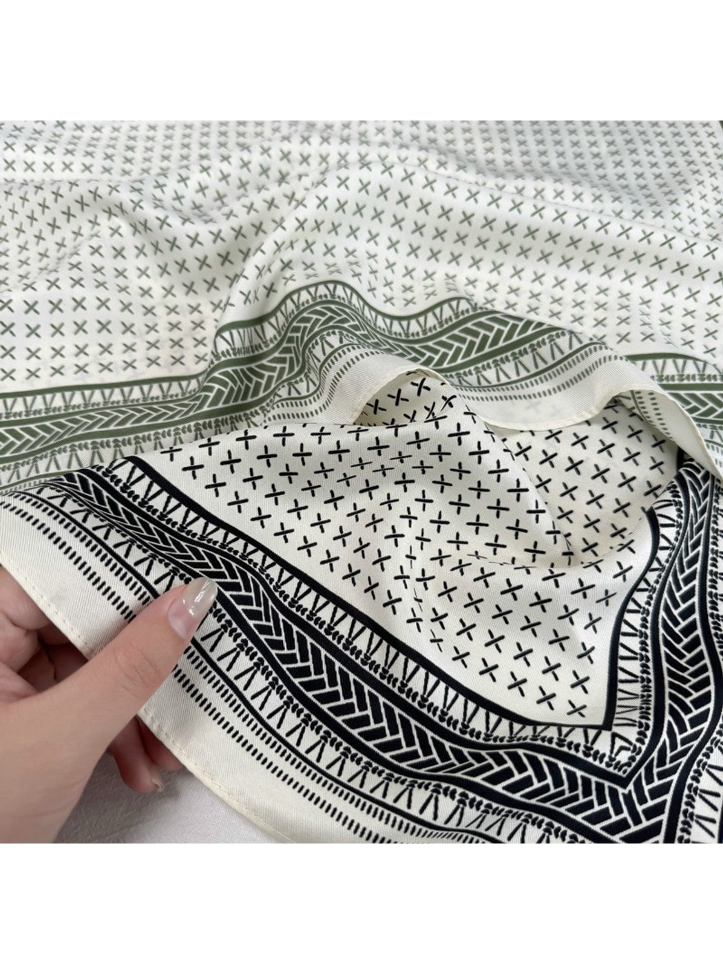 Scarvii - Minimalist Chic Style Triangle Scarf