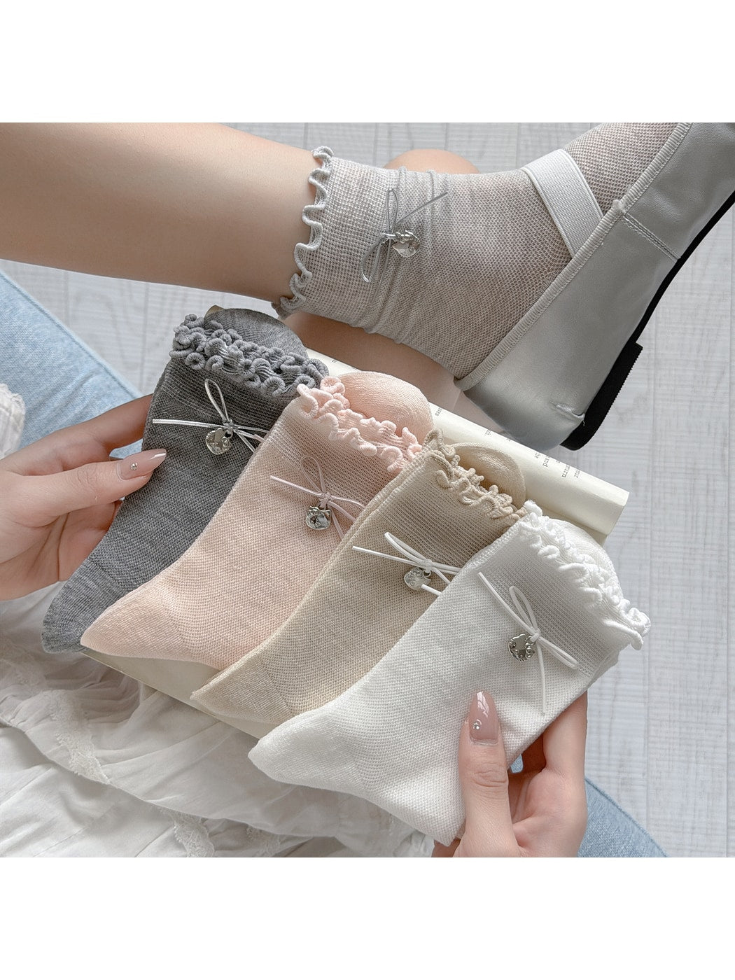 Rufia - Muted Bow Ruffle Crew Socks