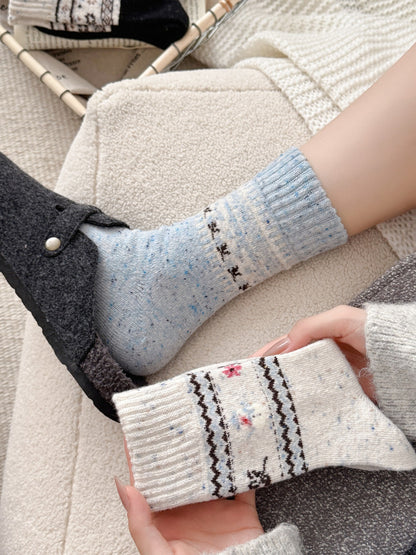 Rufia – Retro Mid-Calf Socks with Snowflake Pattern