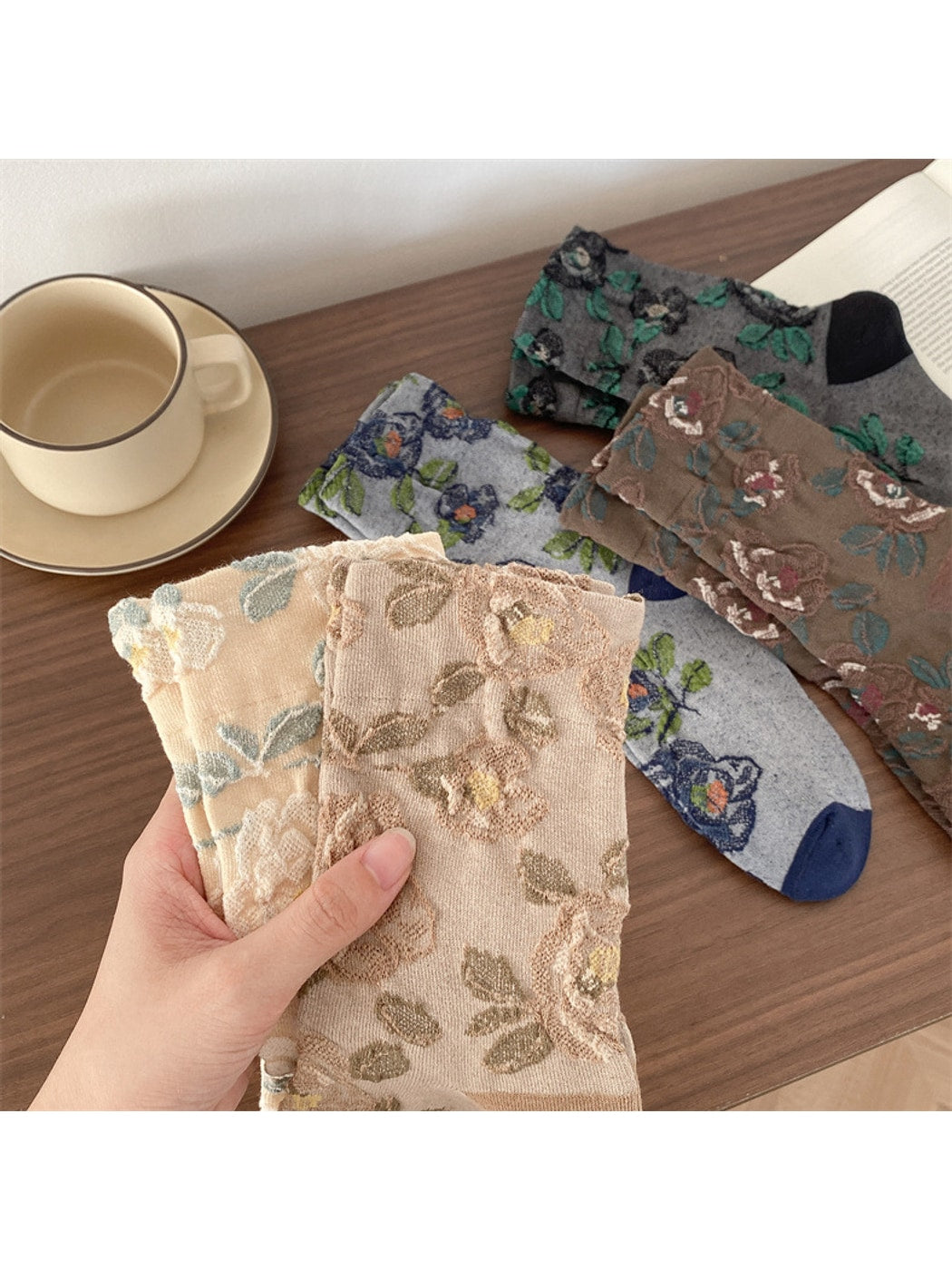 Rufia - Vintage Floral Casual Crew Socks