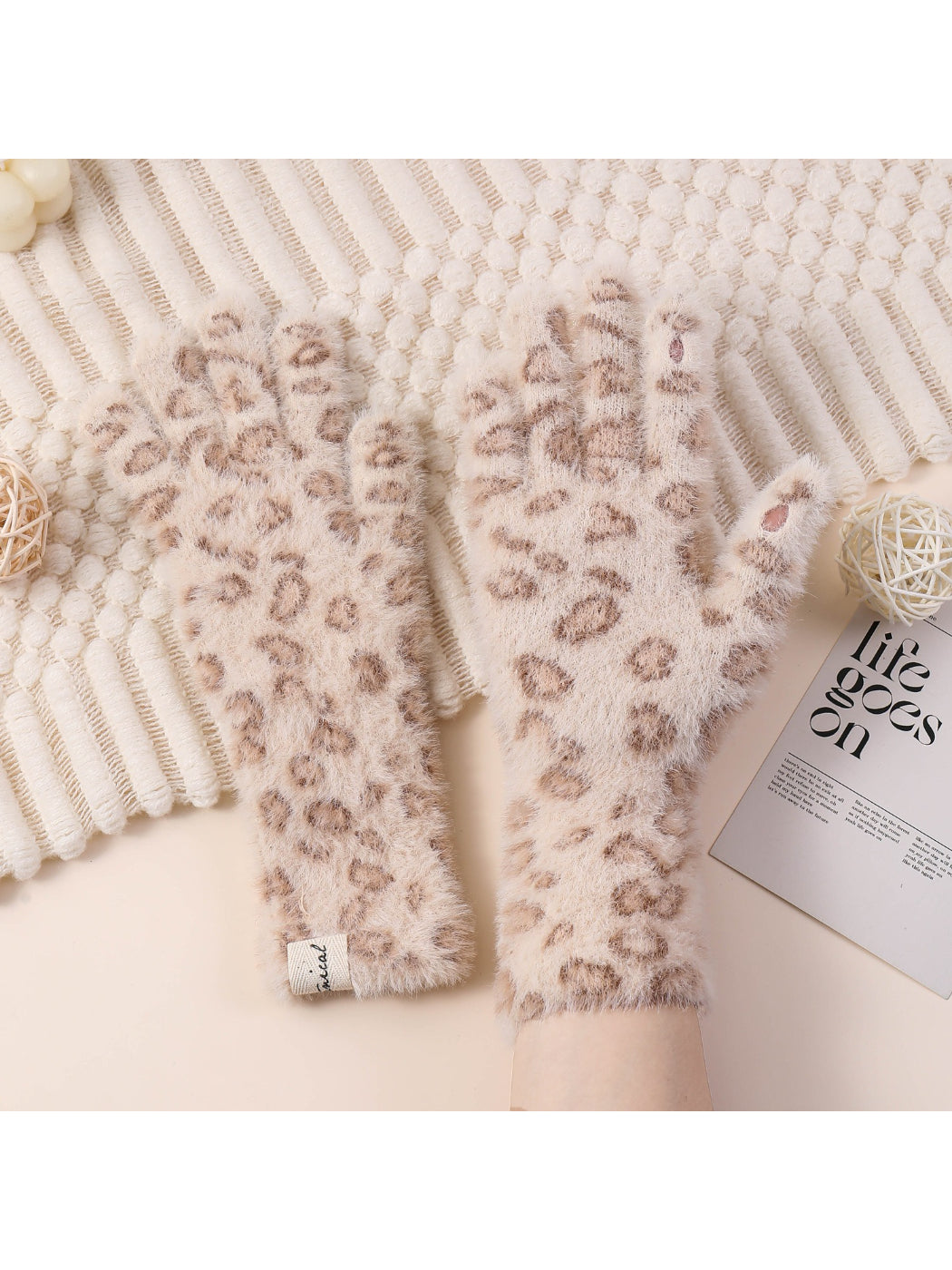 Gloving - Plush Leopard Touchscreen Gloves