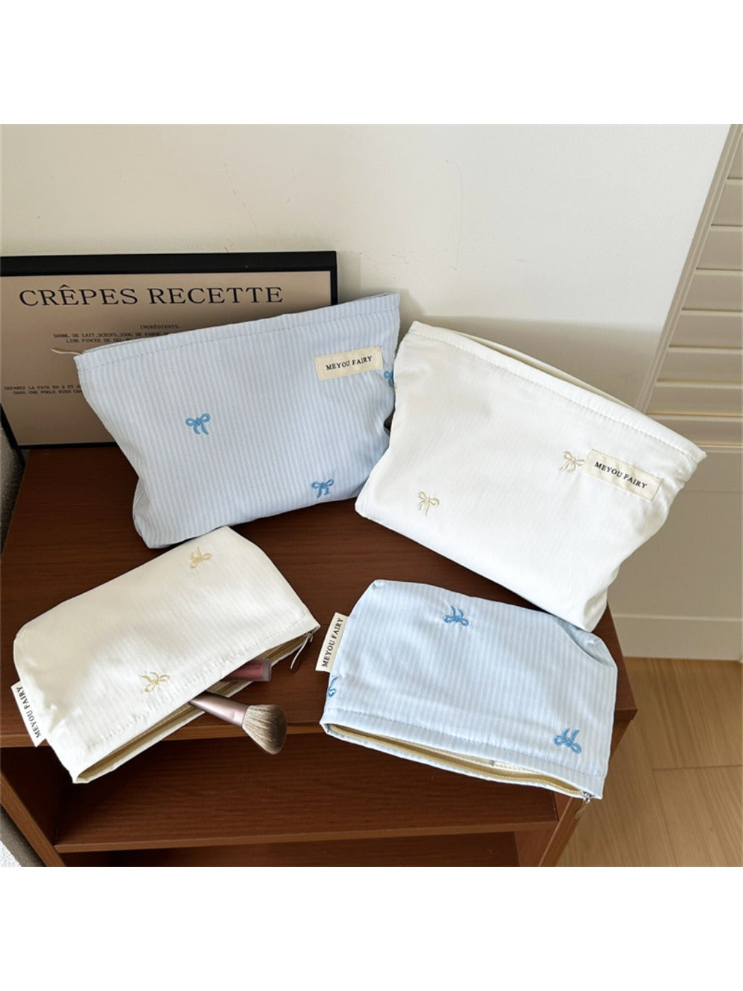 Cosbai - Simple Makeup Pouch with Bow Print