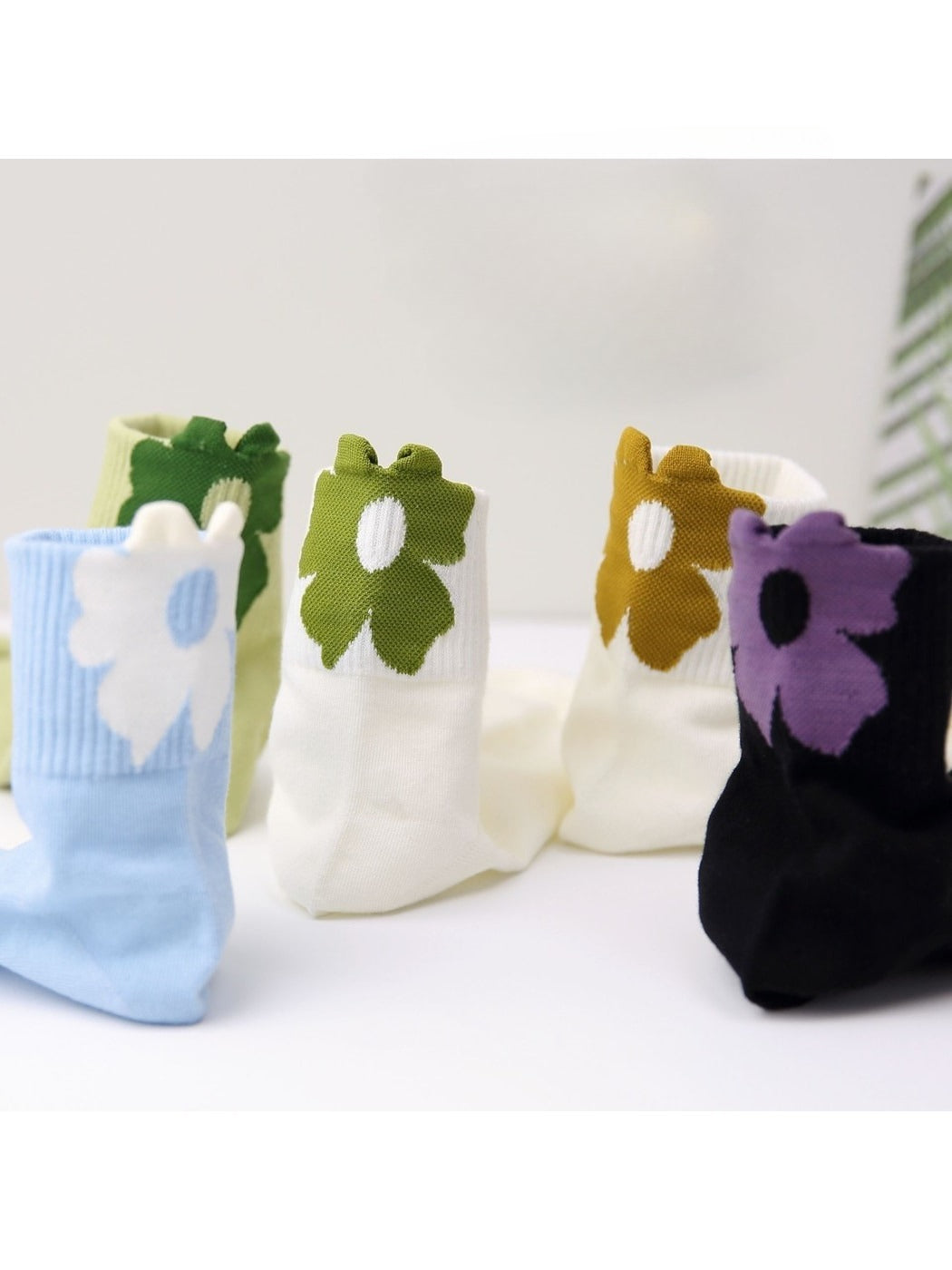 Rufia - Minimal Flower Motif Ankle Socks