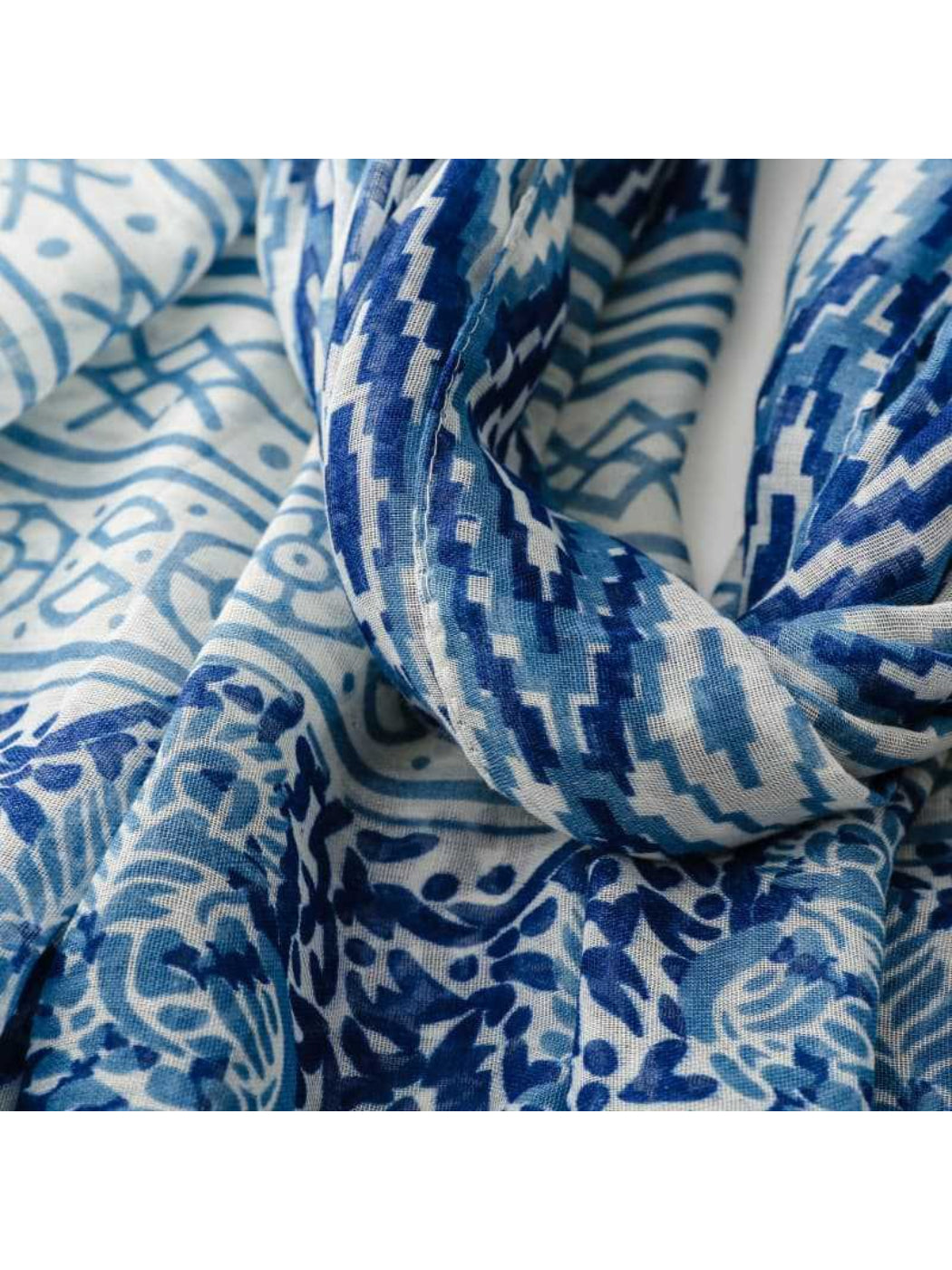 Scarvii - Modern Diamond Print Casual Scarf
