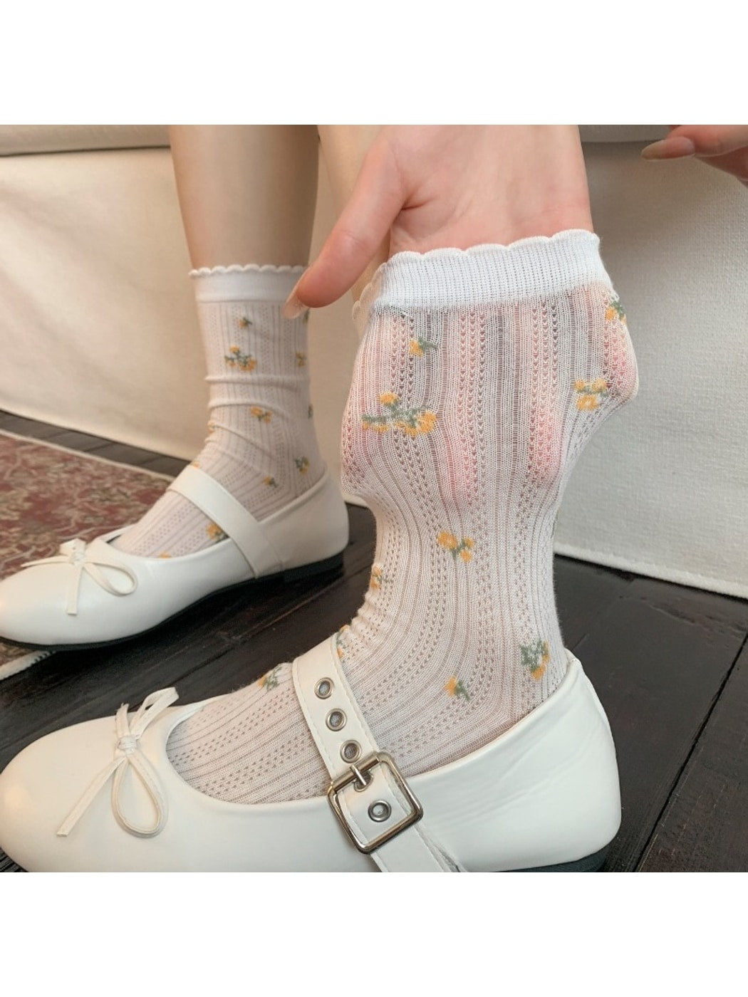 Rufia - Ditsy Floral Scalloped Trim Socks