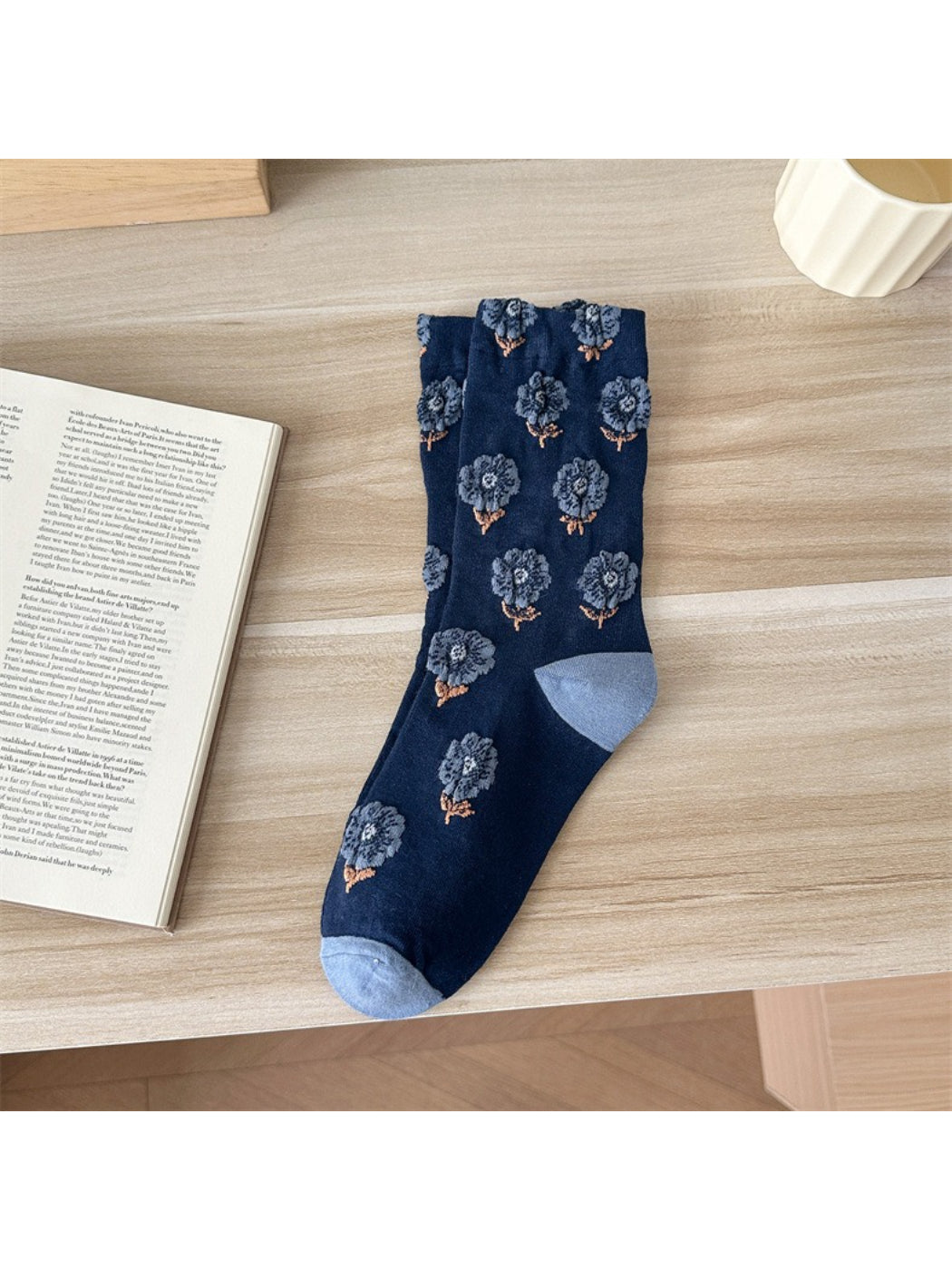 Rufia - Soft Garden Embroidery Crew Socks