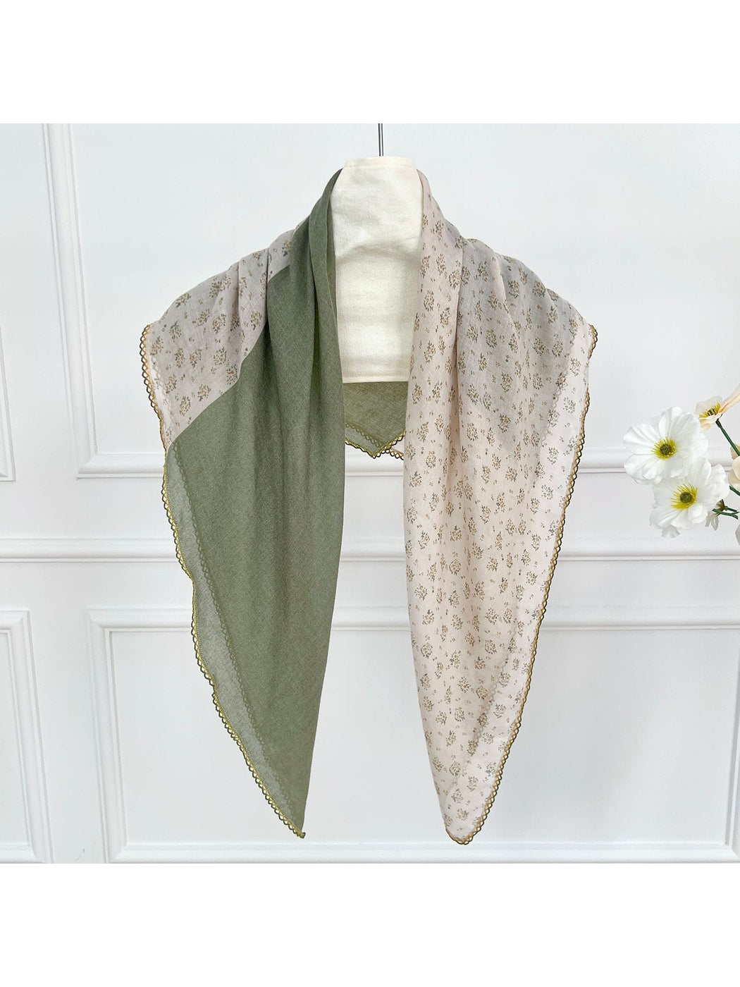 Scarvii - Floral Print Contrast Trim Diamond-shaped Scarf