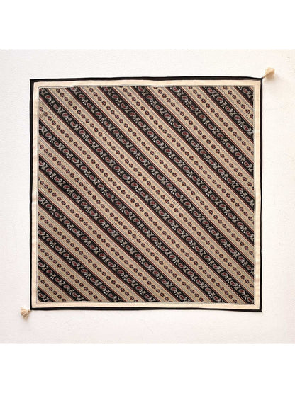 Scarvii - Retro Diagonally Arranged Paisley Square Scarf