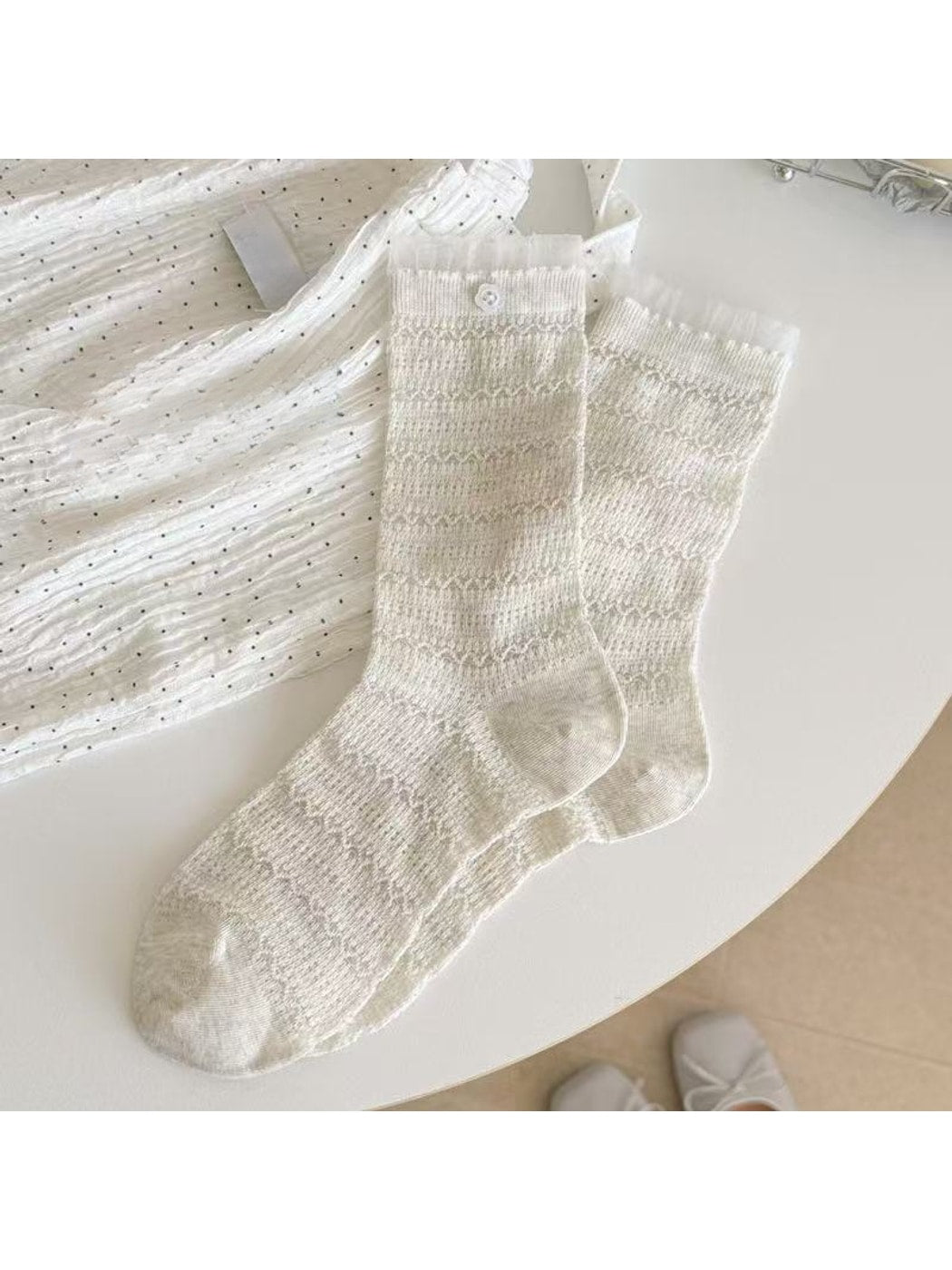 Rufia - Sweet Lace Edge Solid Color Crew Socks