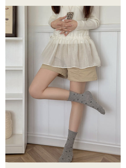 Close-up of the soft bow detail on Rufia everyday crew socks in beige