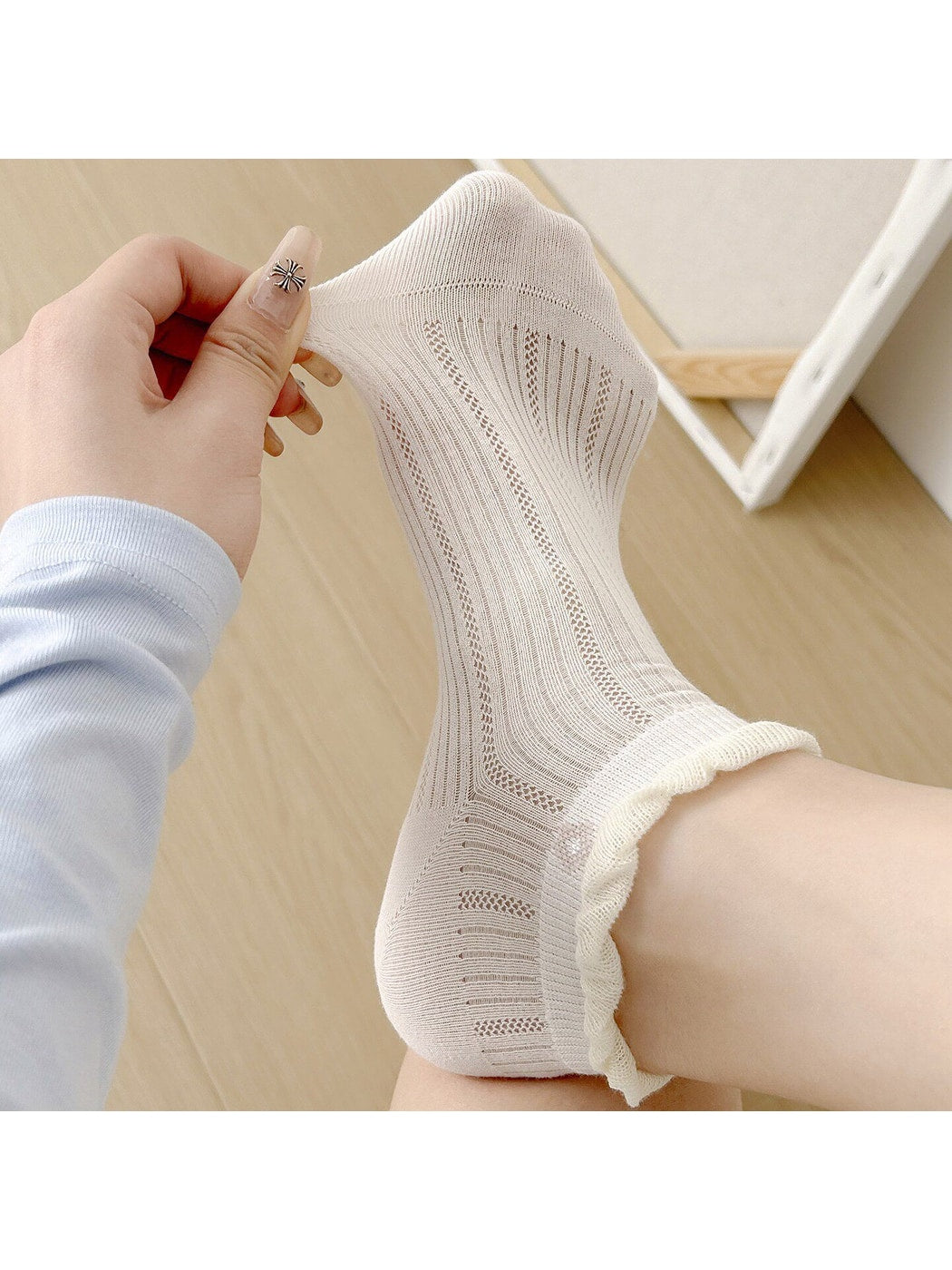 Rufia - Ruffle Trim Solid Color Ankle Socks