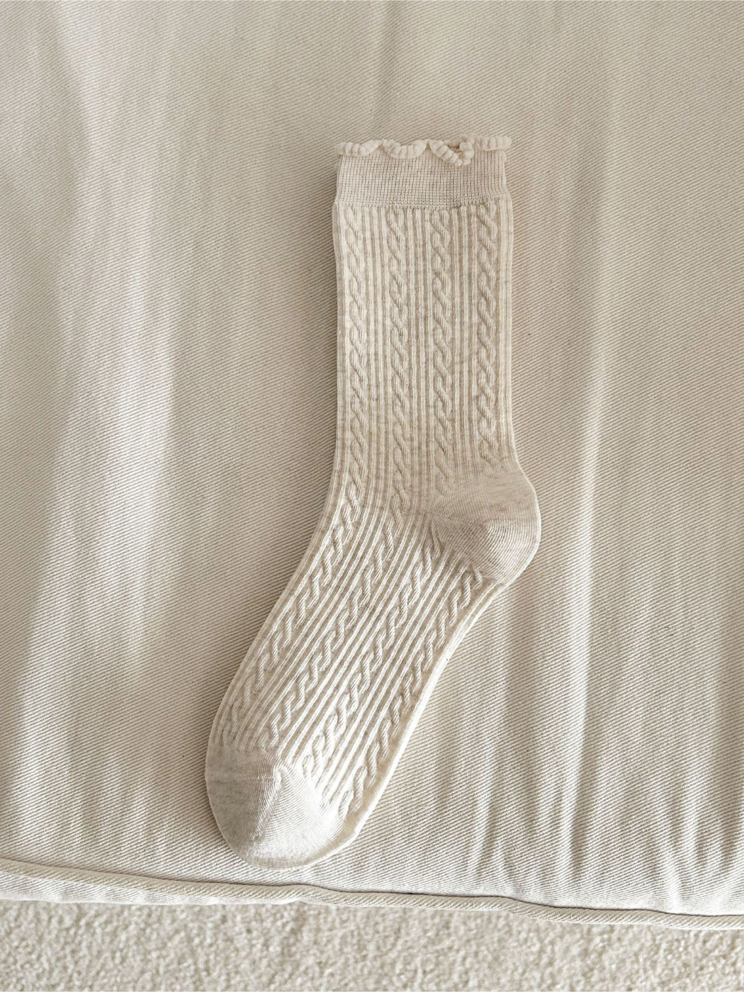 Rufia - Cable Knit Ruffle Cuff Crew Socks