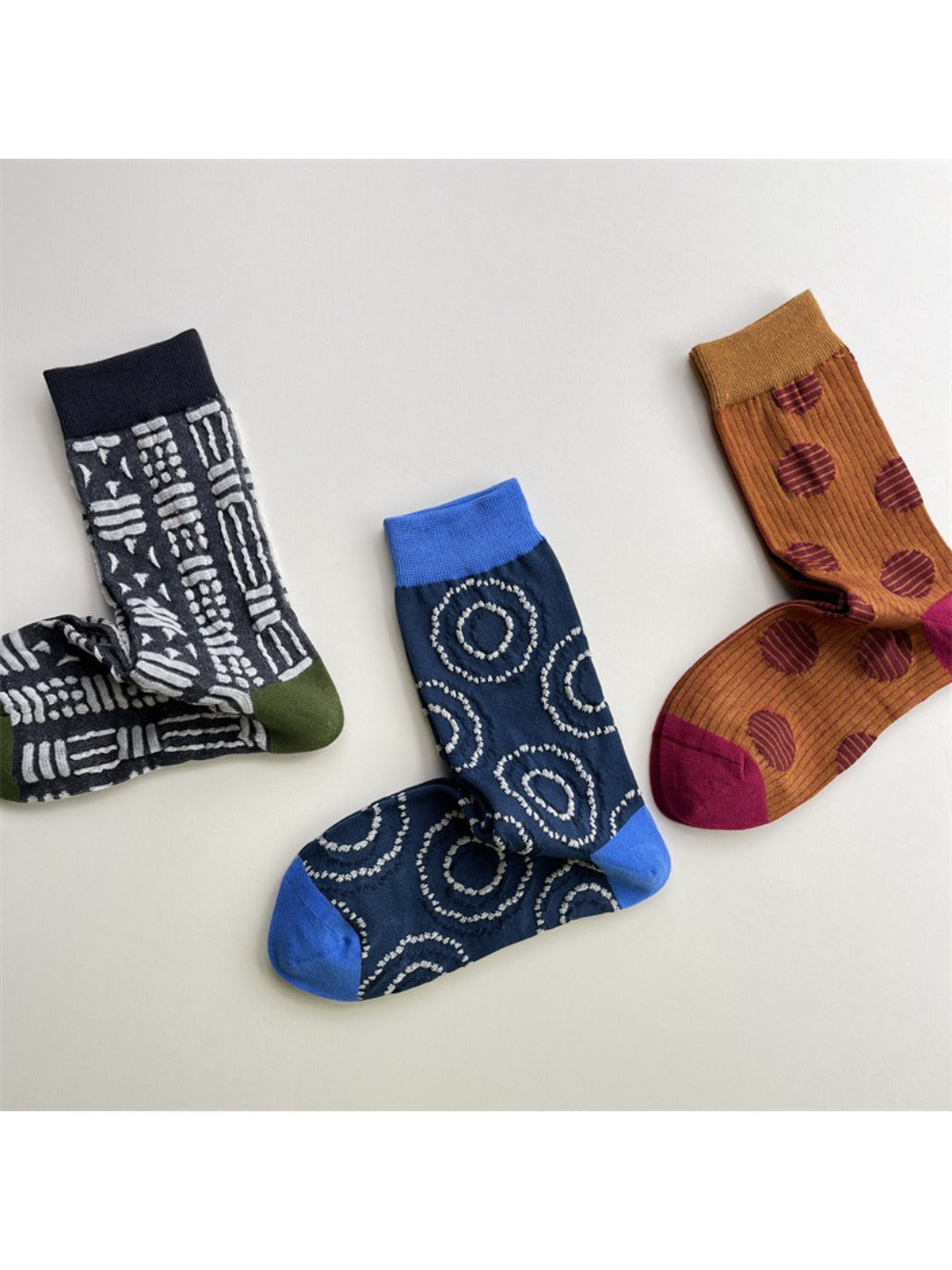 Rufia – Embossed Geometric Circle Mid-Calf Socks