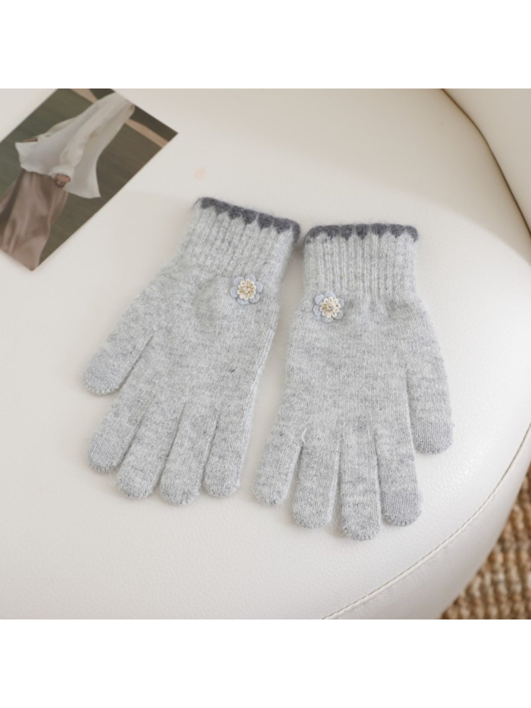 Gloving - Floral Accent Touchscreen Gloves