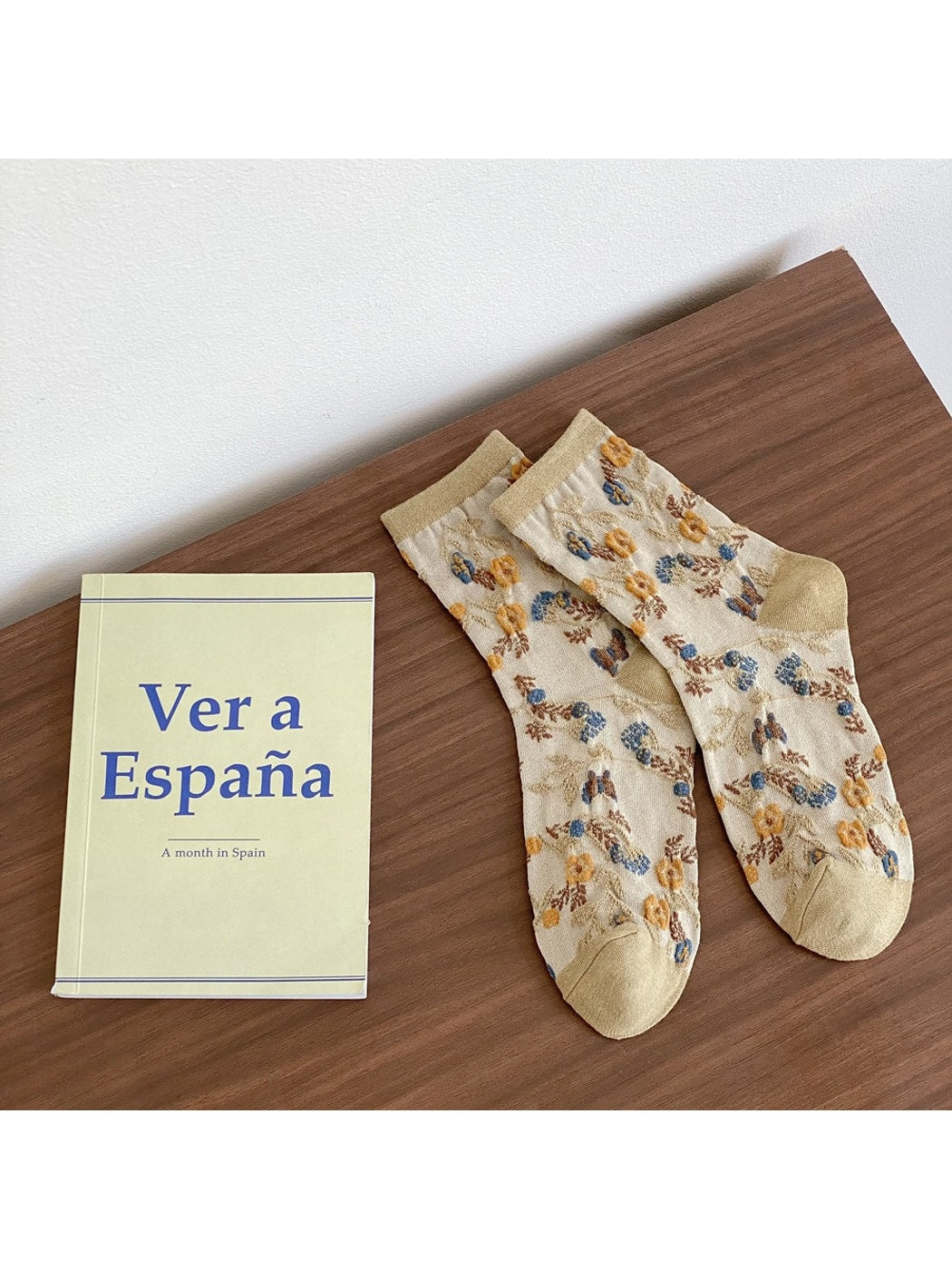 Rufia - Retro Flower Pattern Women's Crew Socks