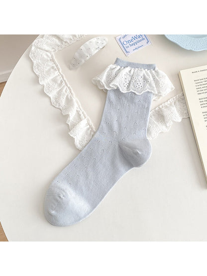 Close-up of lace ruffle trim on Rufia crew sock in white