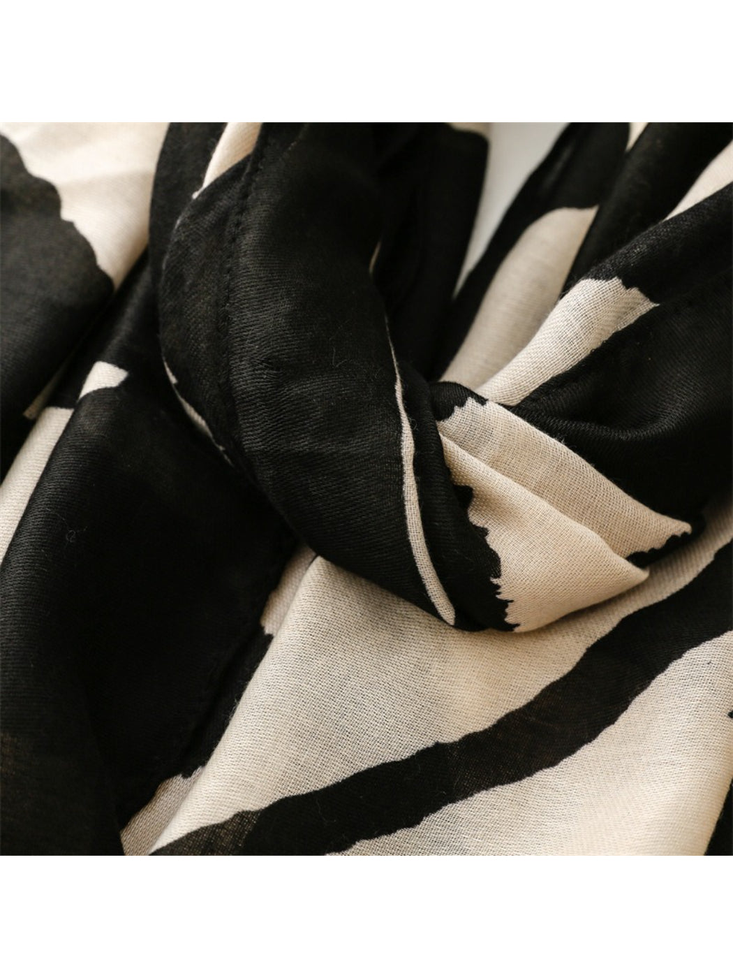 Scarvii - Modern Stripe Print Tassel Scarf