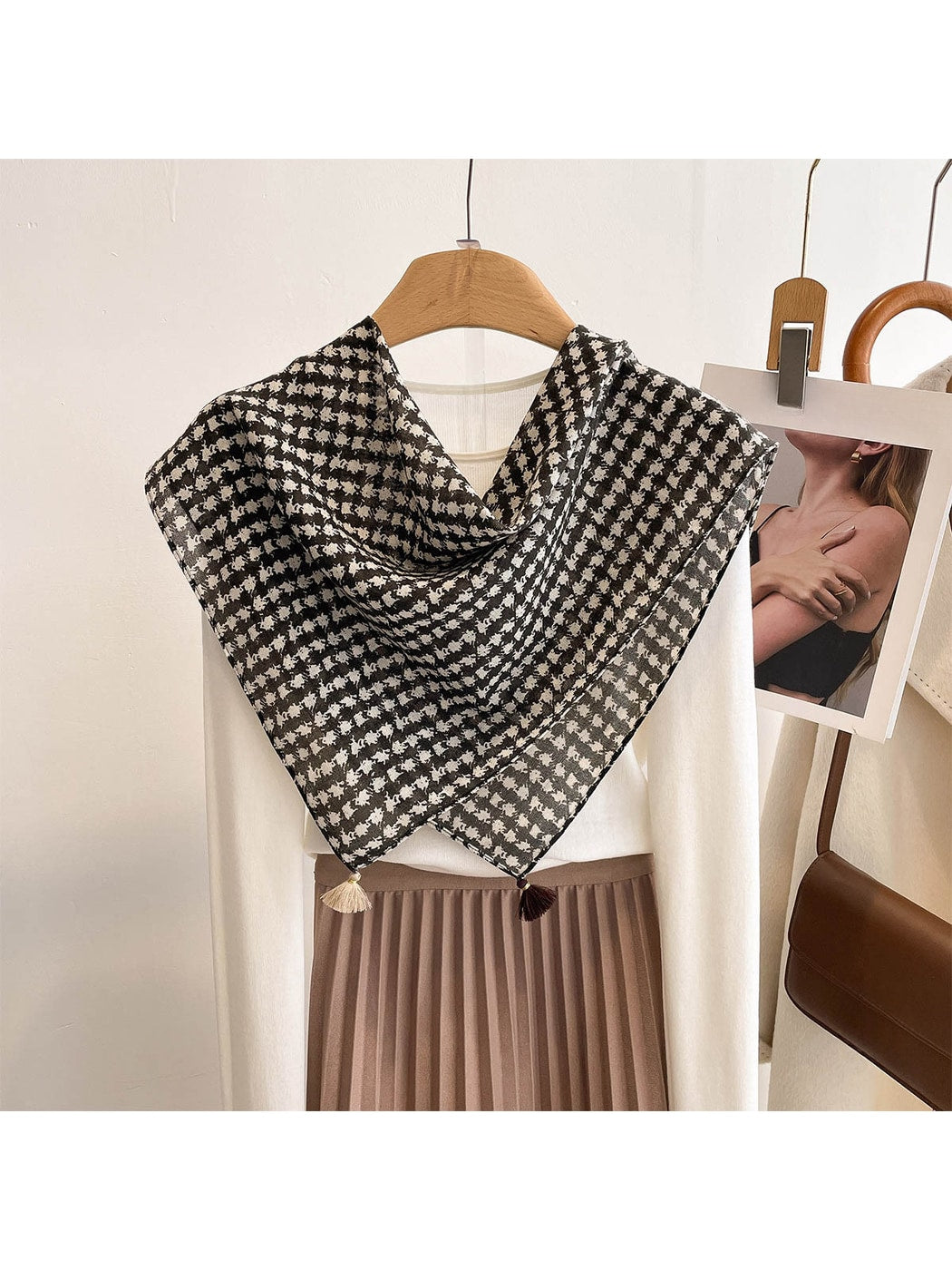 Scarvii - Minimal Retro Irregular Pattern Square Scarf