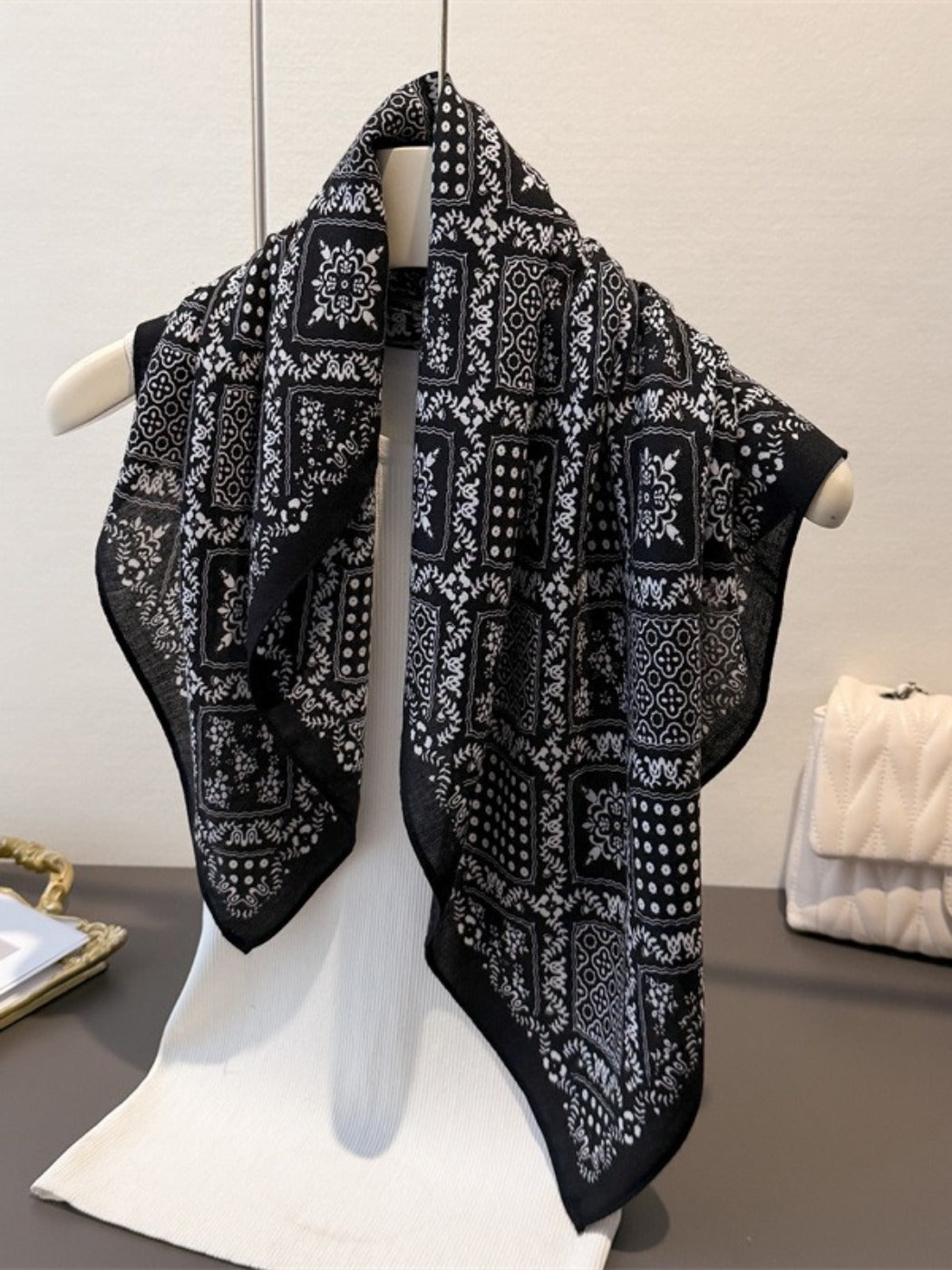 Scarvii - Elegant Herringbone Floral Square Scarf – Vintage Charm
