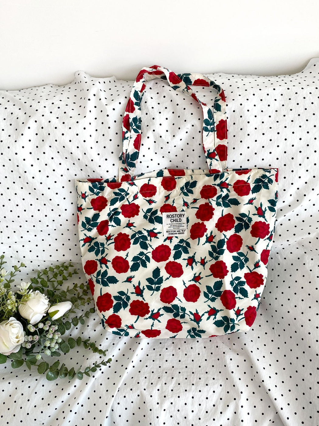 Cosbai tote bag open to show spacious interior with beige lining
