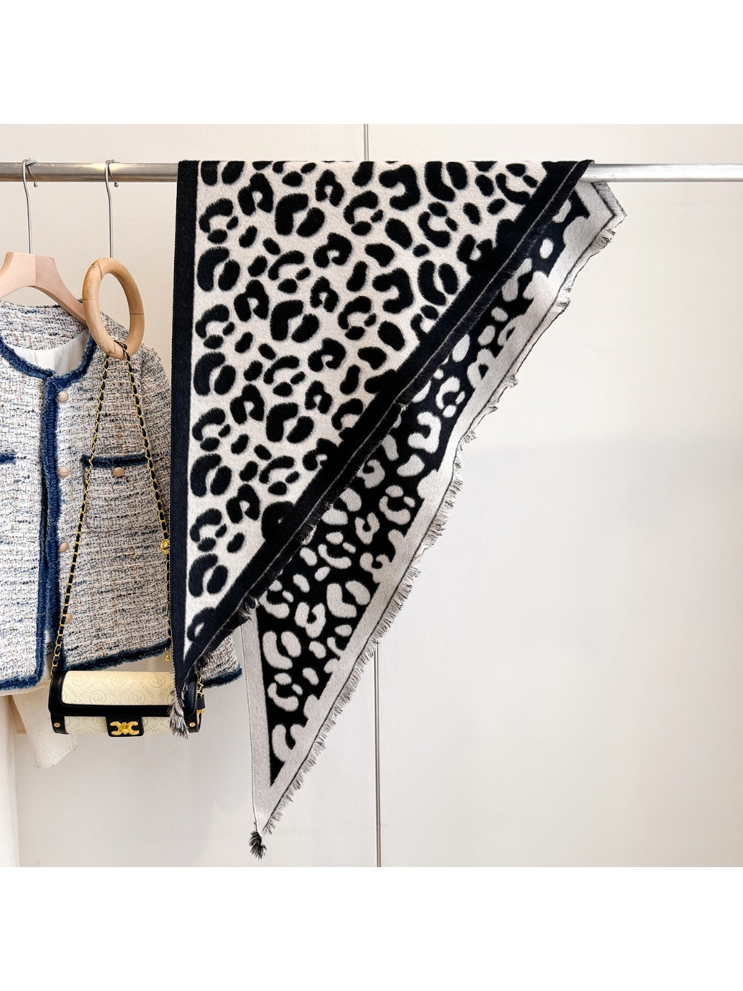 Scarvii - Leopard Pattern Triangle Shawl