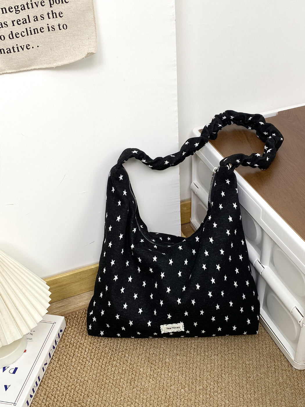 Cosbai star print slouchy shoulder bag open showing interior lining
