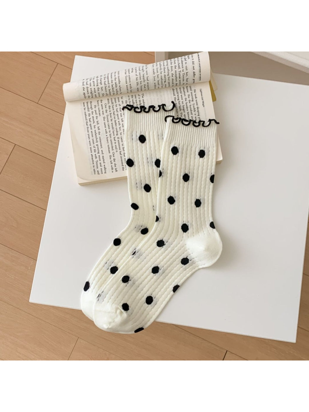 Rufia - Polka Dot Ruffle Edge Crew Socks