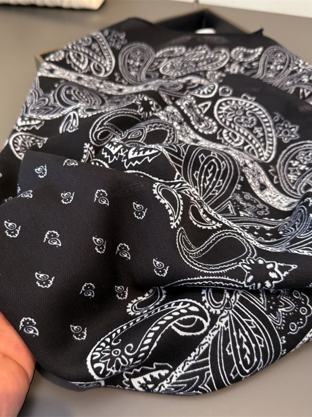 Scarvii - Paisley Print Square Scarf - Vintage & Boho
