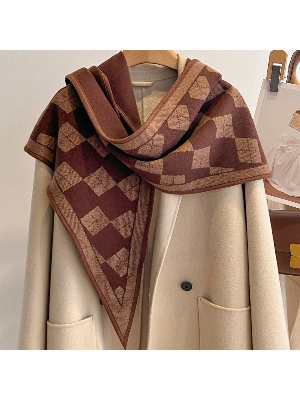 Scarvii - Diamond Pattern Contrast Border Triangle Scarf