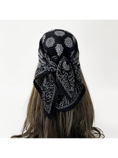 Scarvii - Modern Motif Pleated Scarf