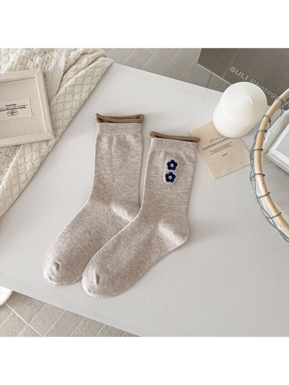 Rufia - Soft Tone Flower Accent Crew Socks product image 4