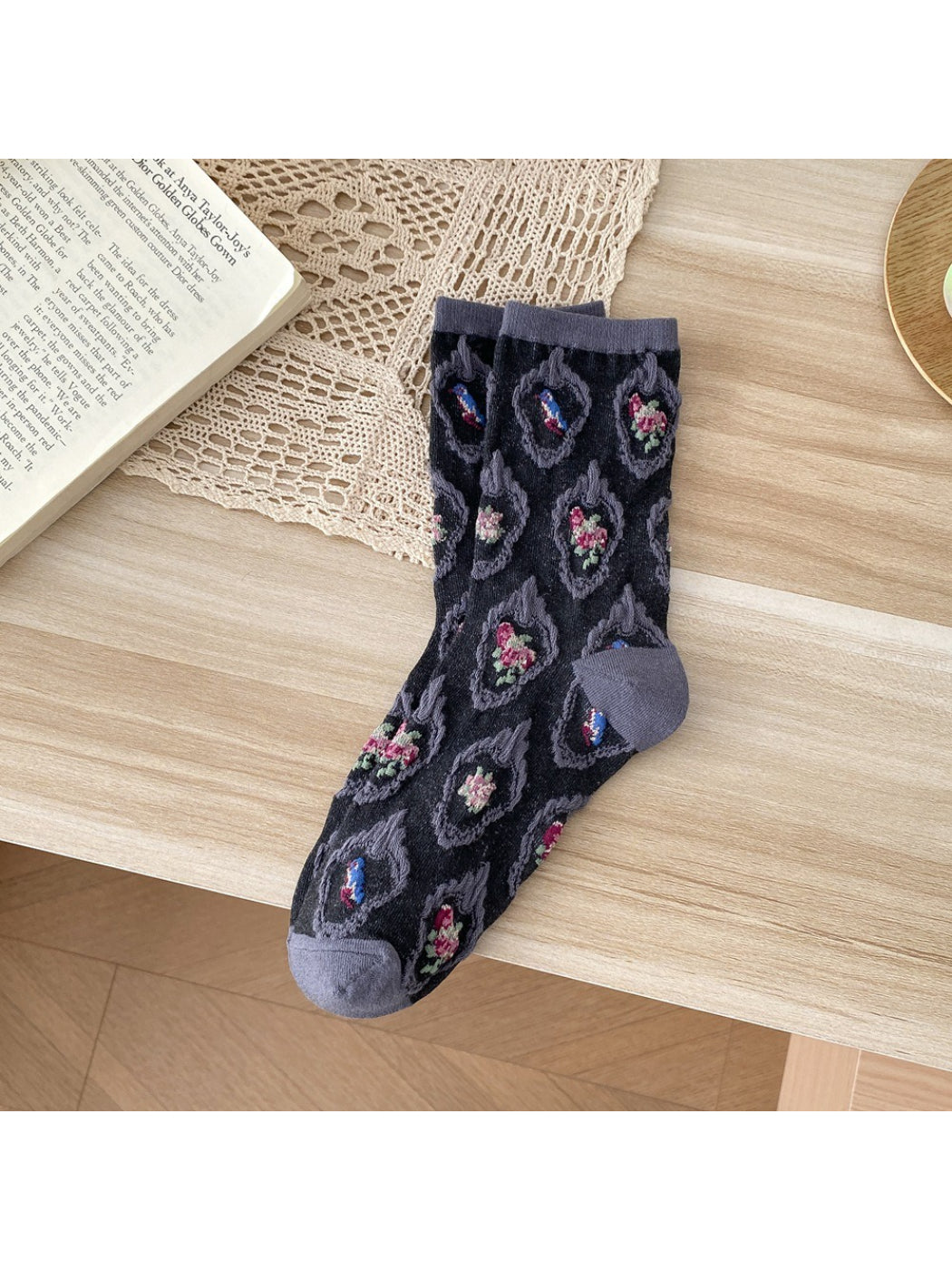 Rufia - Framed Floral Motif Crew Socks product image 6
