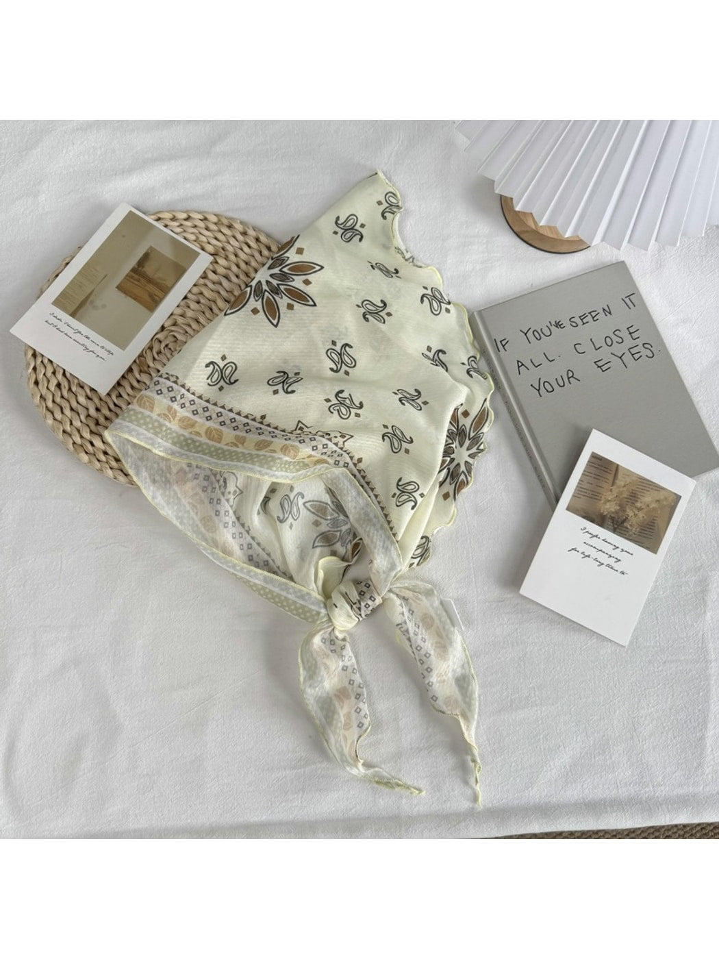 Scarvii - Vintage Print Detail Triangle Bandana