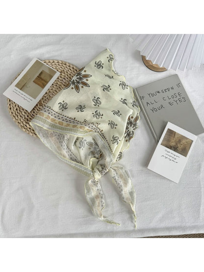 Scarvii - Vintage Print Detail Triangle Bandana