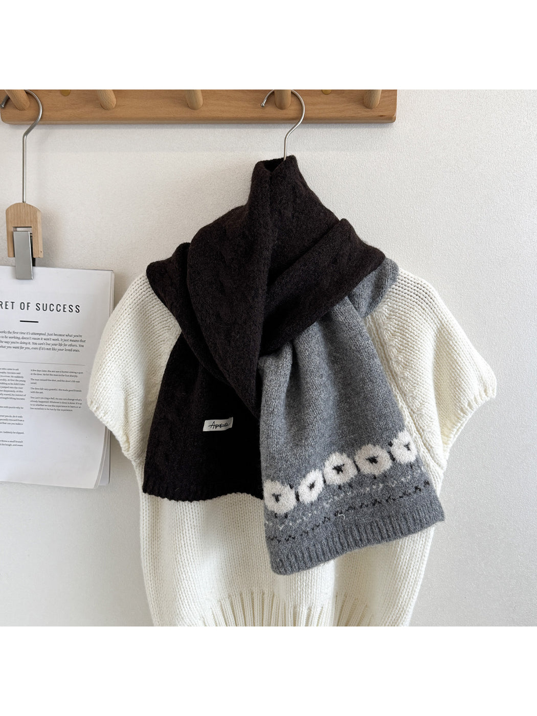 Scarvii - Sheep Motif Knit Scarf