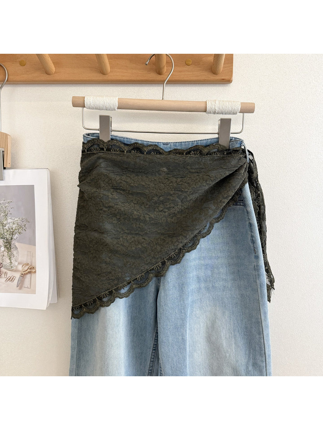 Scarvii - Lace Edge Triangle Scarf