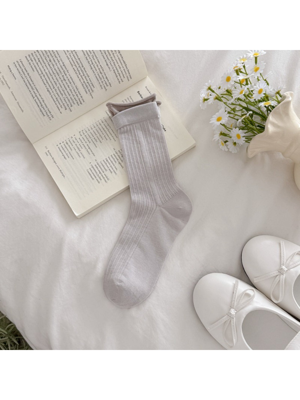 Rufia ribbed socks in beige color paired with rolled-up pants