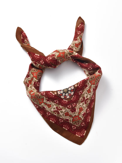 Scarvii - 27'' Retro Print Square Scarf - Classic & Chic