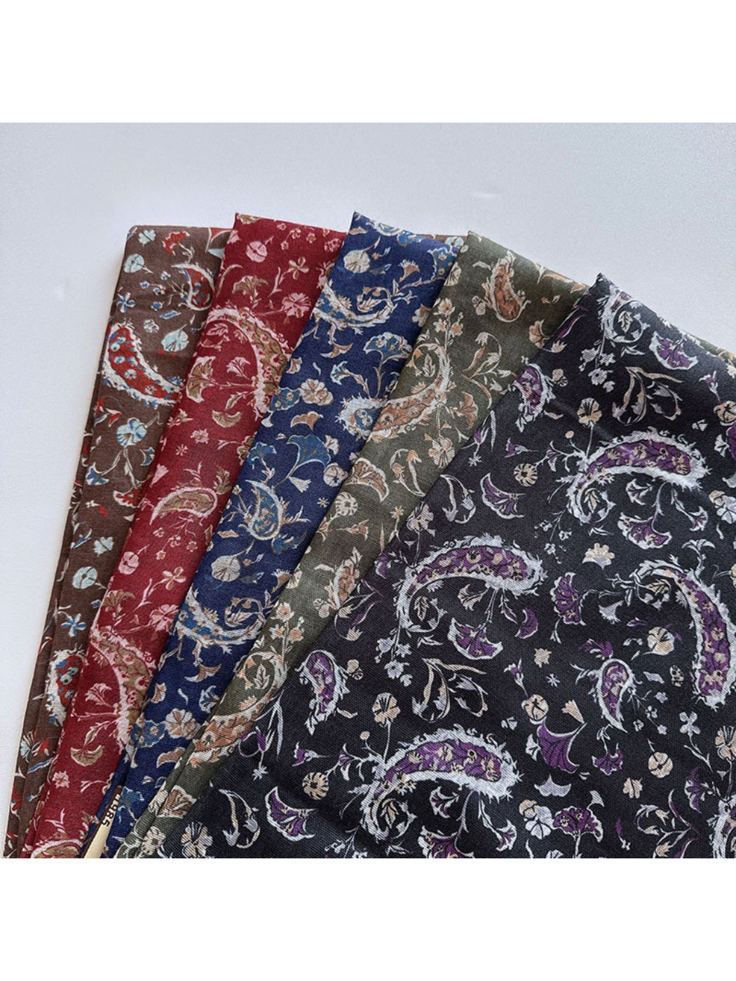 Scarvii - Retro Paisley Pattern Square Scarf