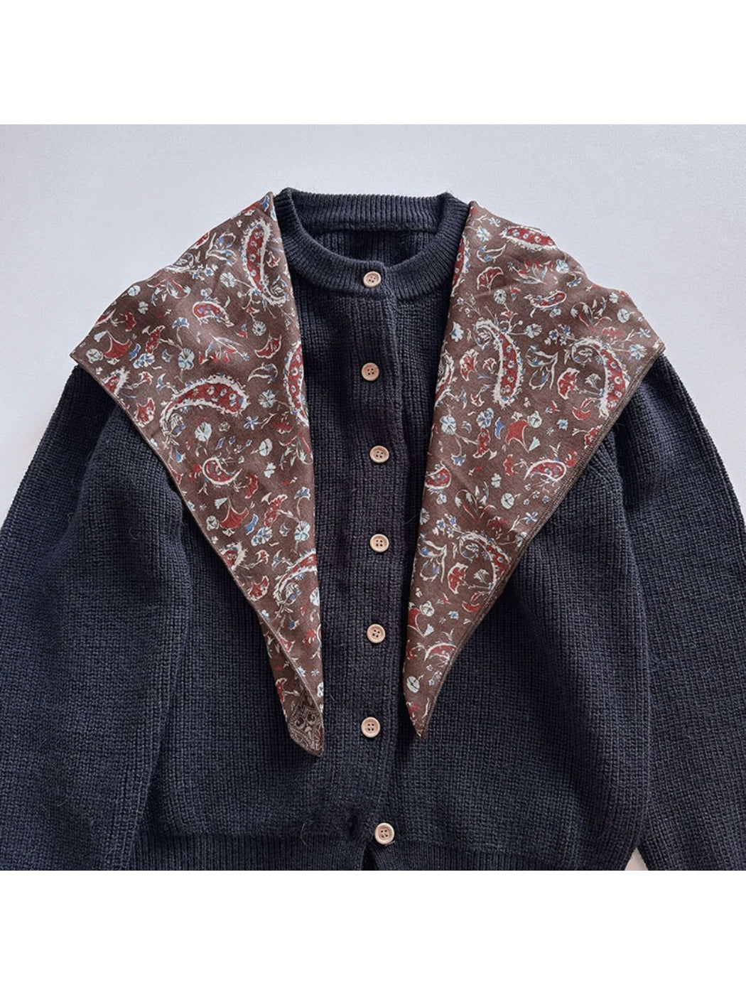 Scarvii - Retro Paisley Pattern Square Scarf