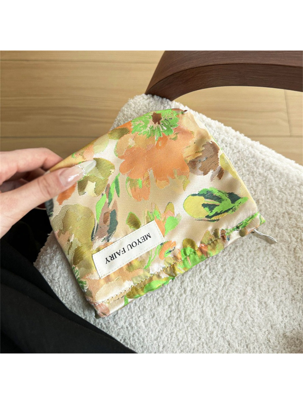 Cosbai - Elegant Watercolor Floral Cosmetic Bag
