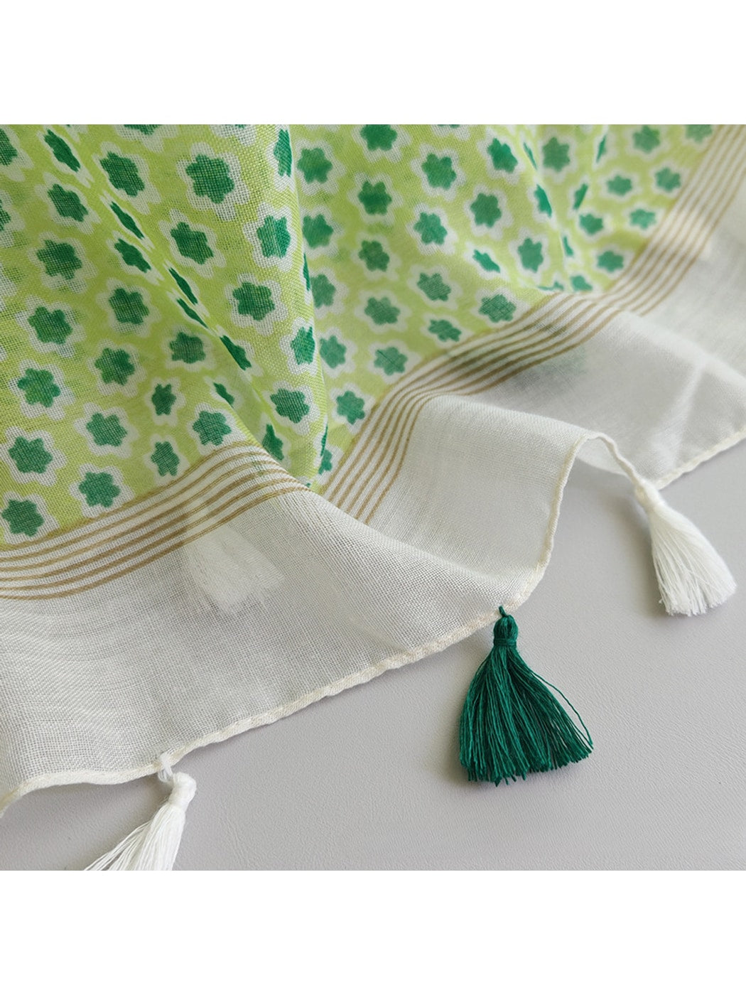 Scarvii - Green Floral Print Fringe Scarf