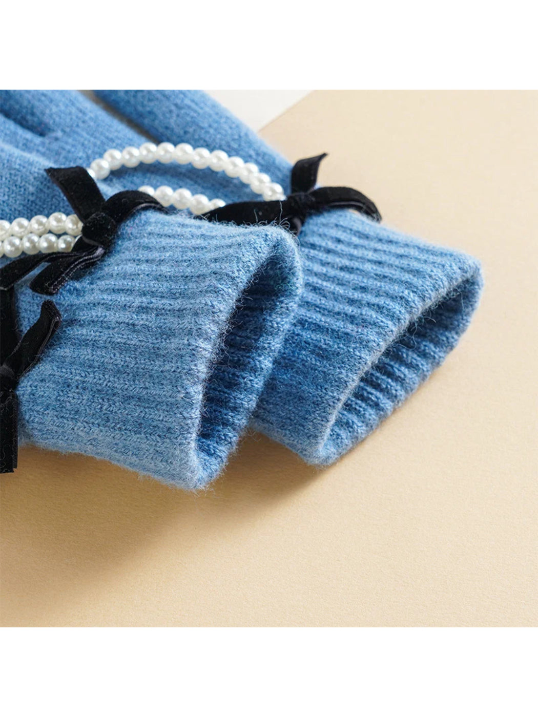 Gloving - Bow and Beaded Touchscreen Gloves