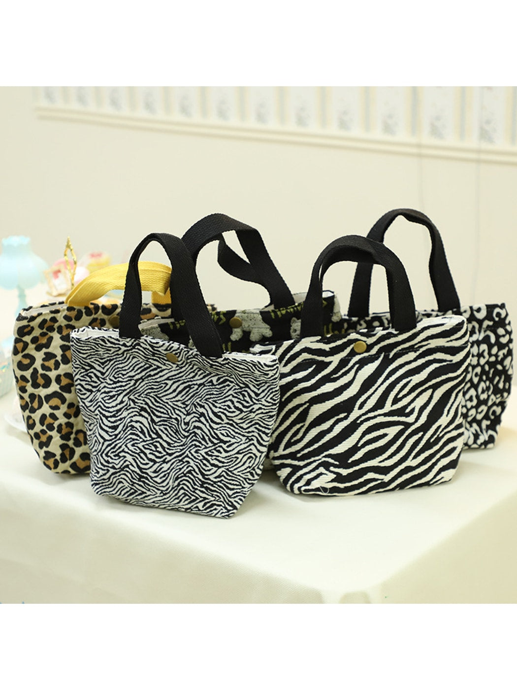 Cosbai - Simple Print Hand Carry Lunch Bag