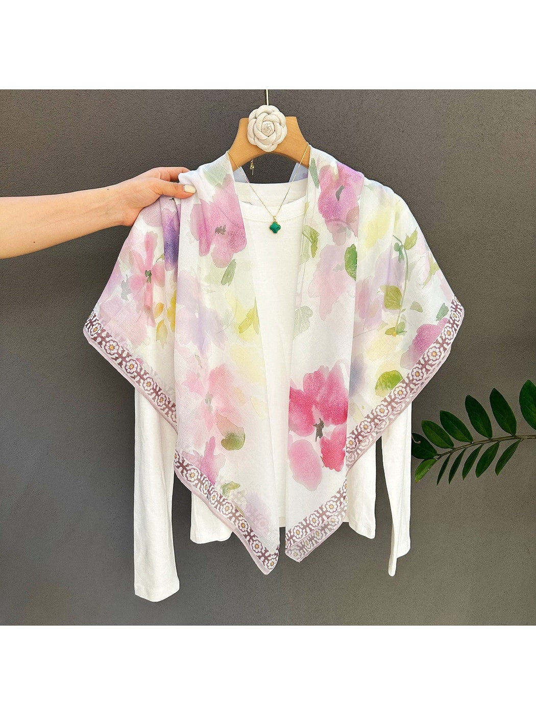 Scarvii - Soft Pink Floral Print Fashion Square Scarf