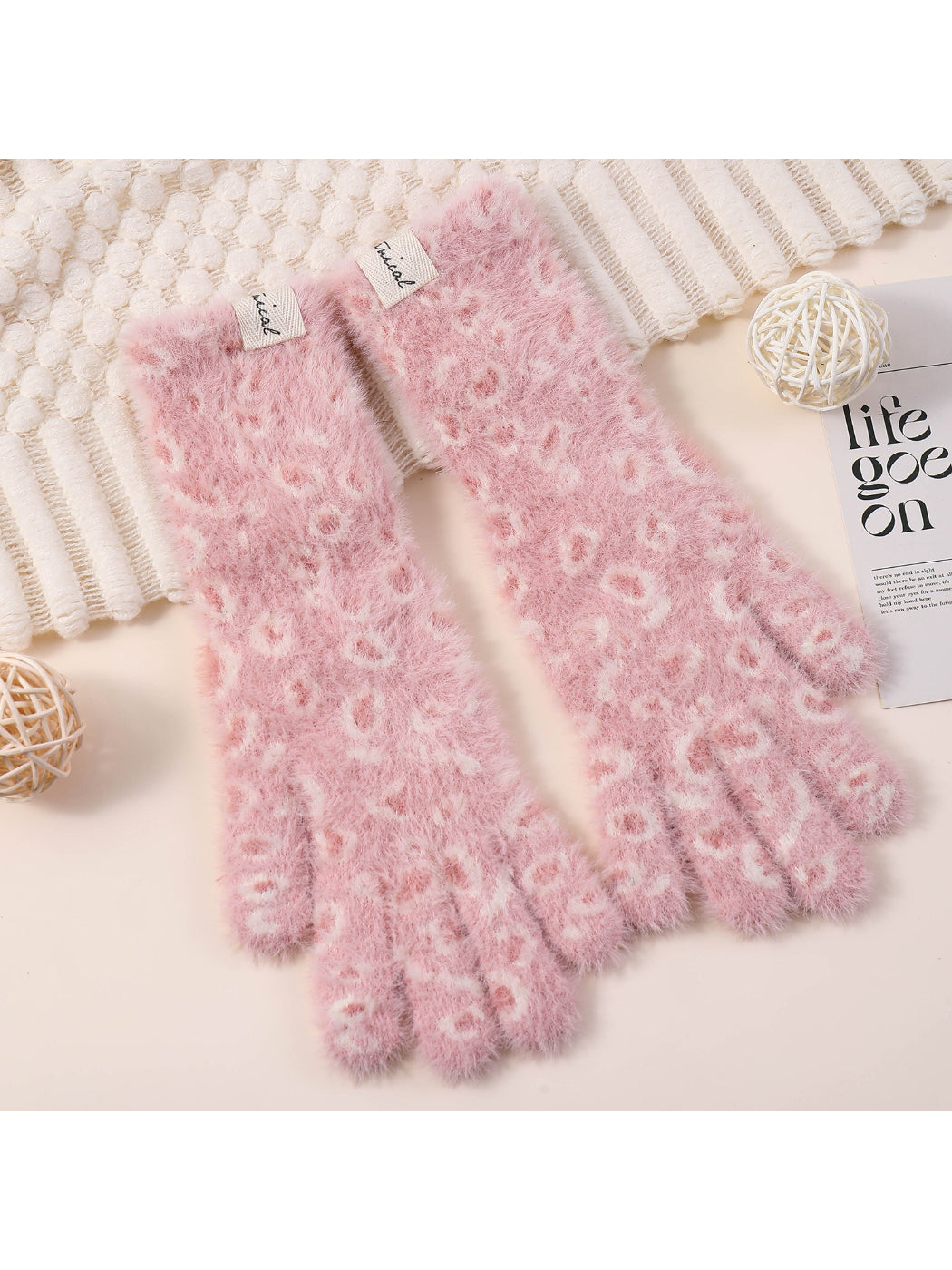 Gloving - Plush Leopard Touchscreen Gloves