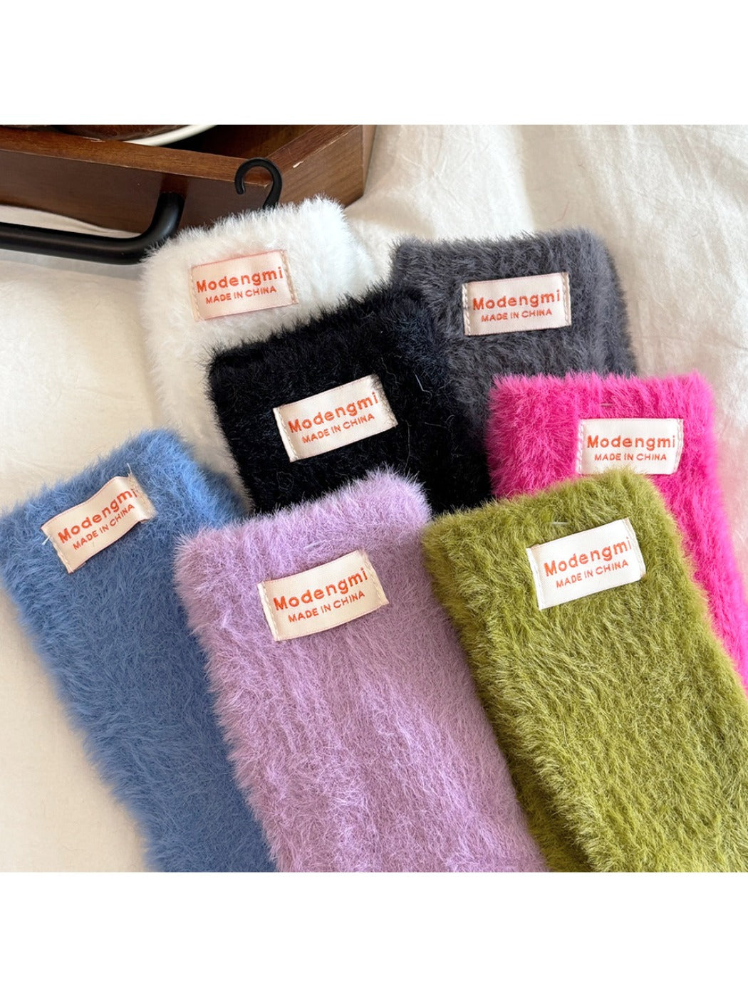 Gloving - Solid Color Fuzzy Gloves with Touchscreen