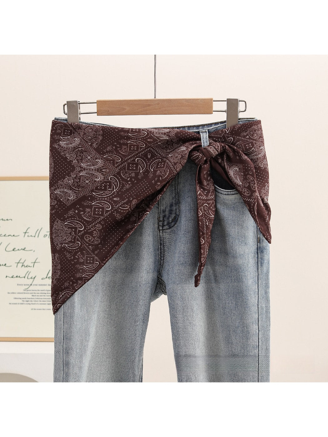 Scarvii - Retro Paisley Pattern Triangle Waist Scarf
