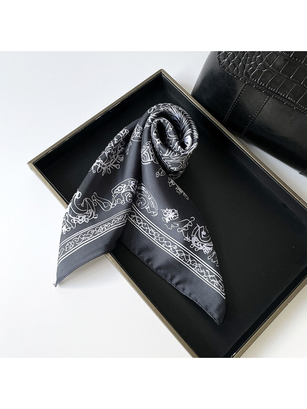 Scarvii - Graphic Circle Contrast Print Square Scarf