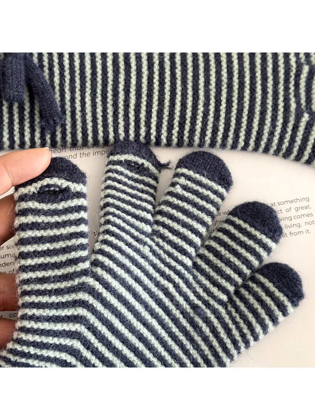 Gloving - Striped Bow Detail Ribbed Knit Gloves